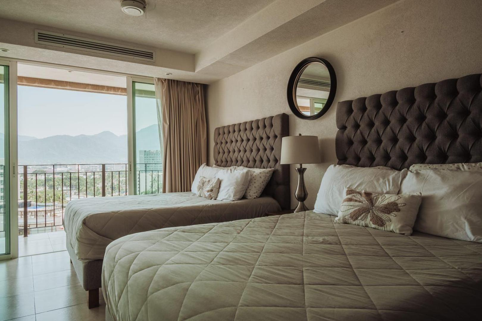 Grand Venetian Beachfront Condos Puerto Vallarta Eksteriør billede
