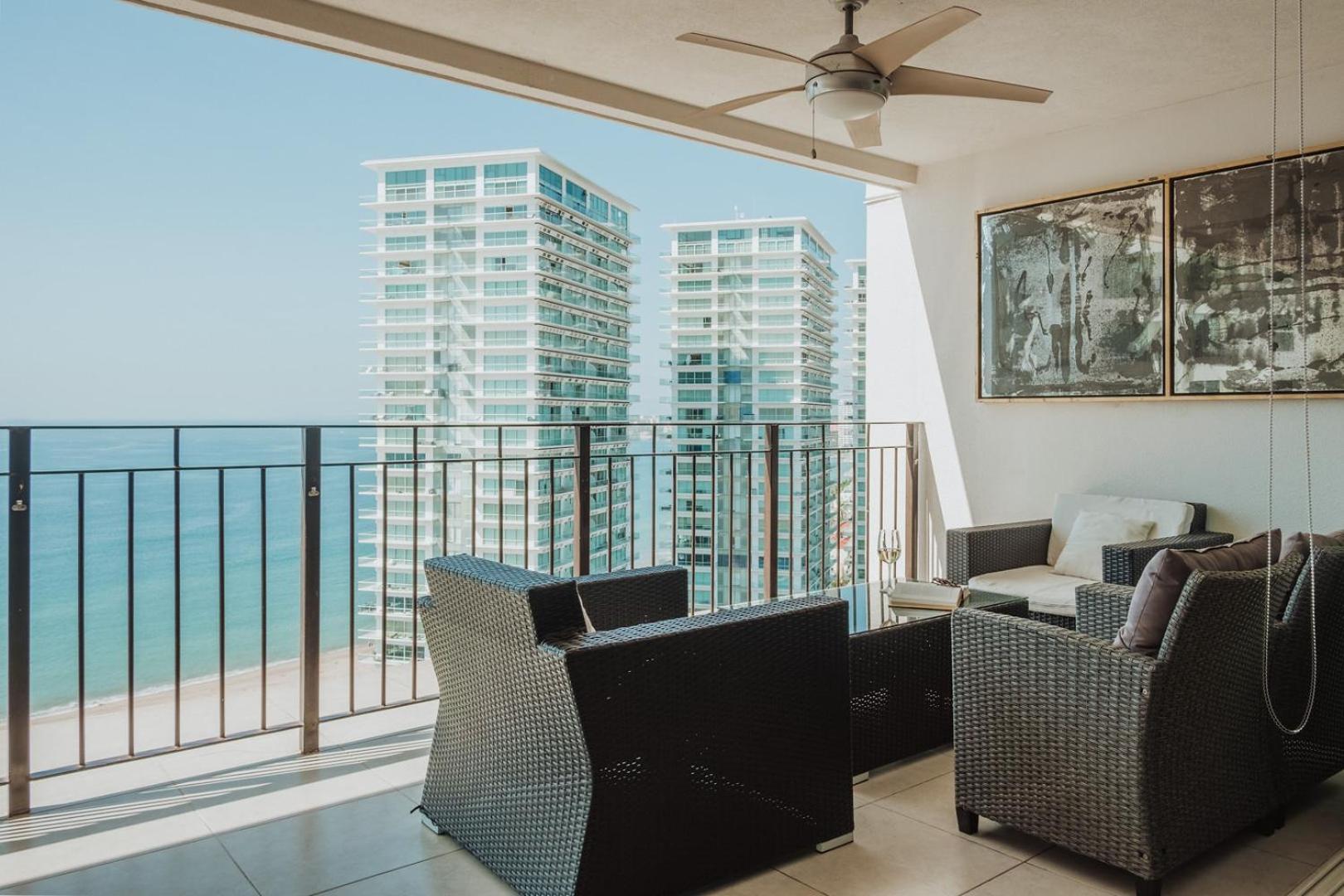 Grand Venetian Beachfront Condos Puerto Vallarta Eksteriør billede