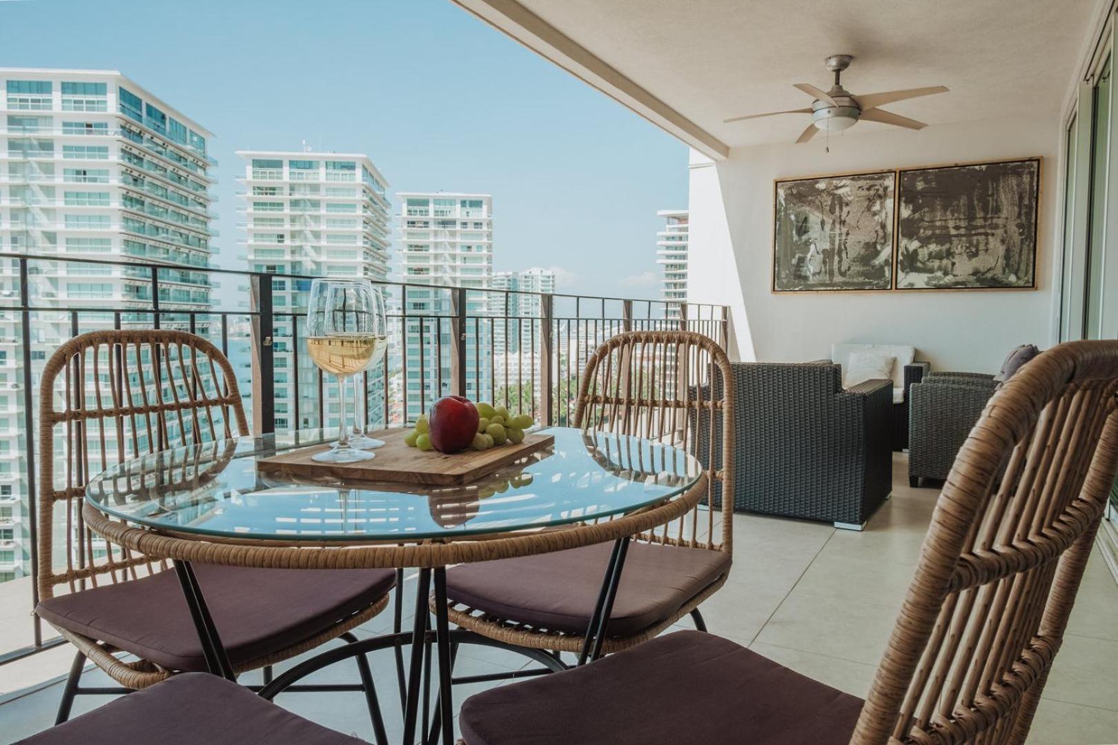 Grand Venetian Beachfront Condos Puerto Vallarta Eksteriør billede