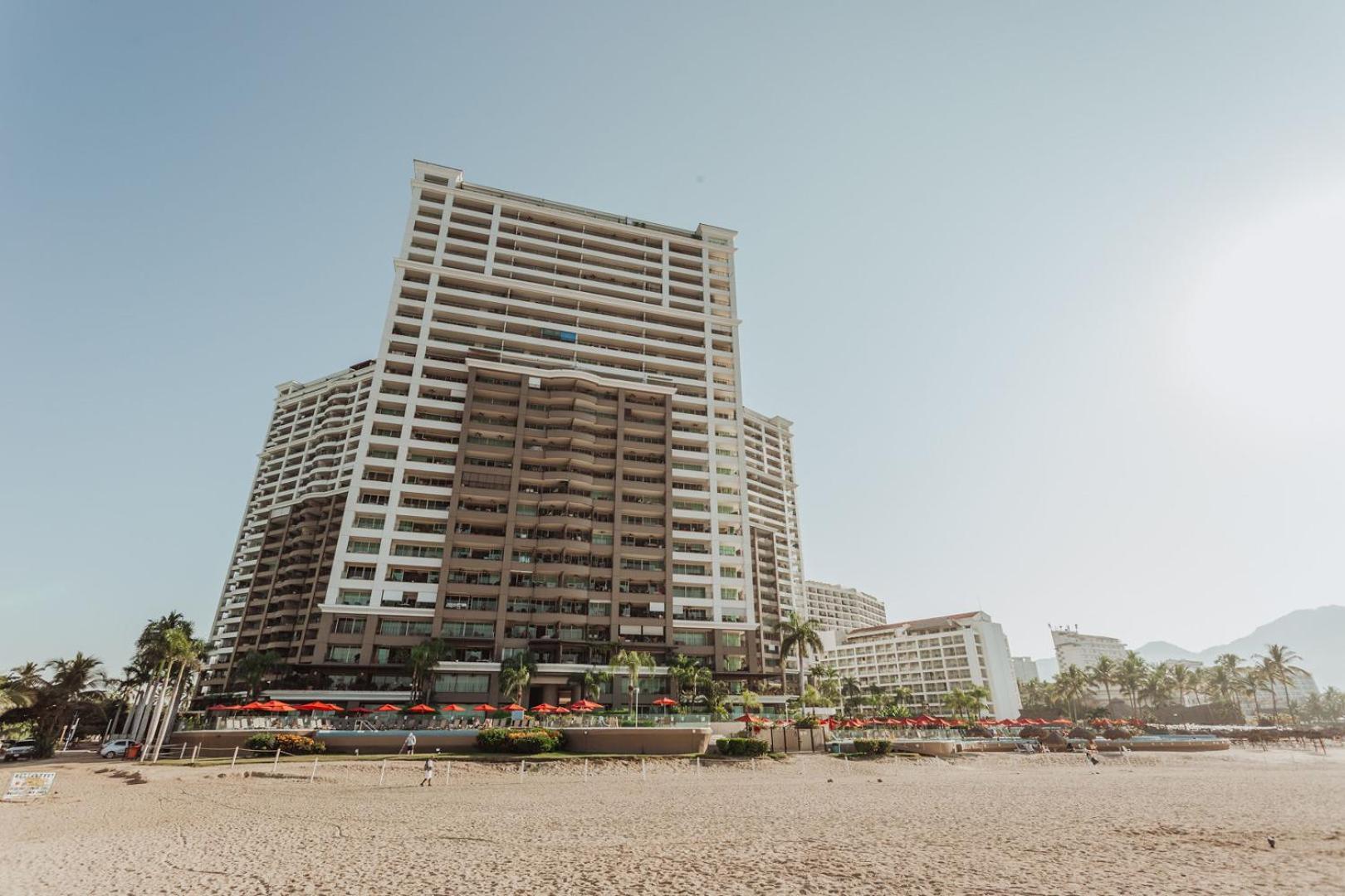 Grand Venetian Beachfront Condos Puerto Vallarta Eksteriør billede