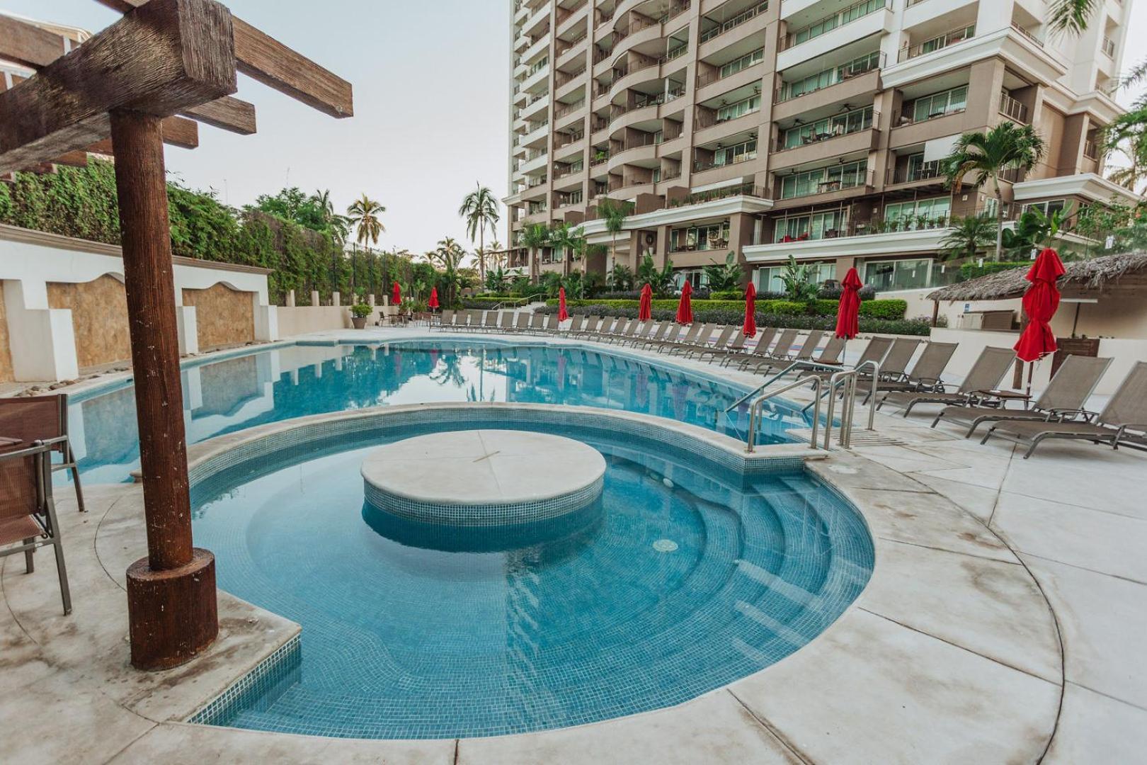 Grand Venetian Beachfront Condos Puerto Vallarta Eksteriør billede