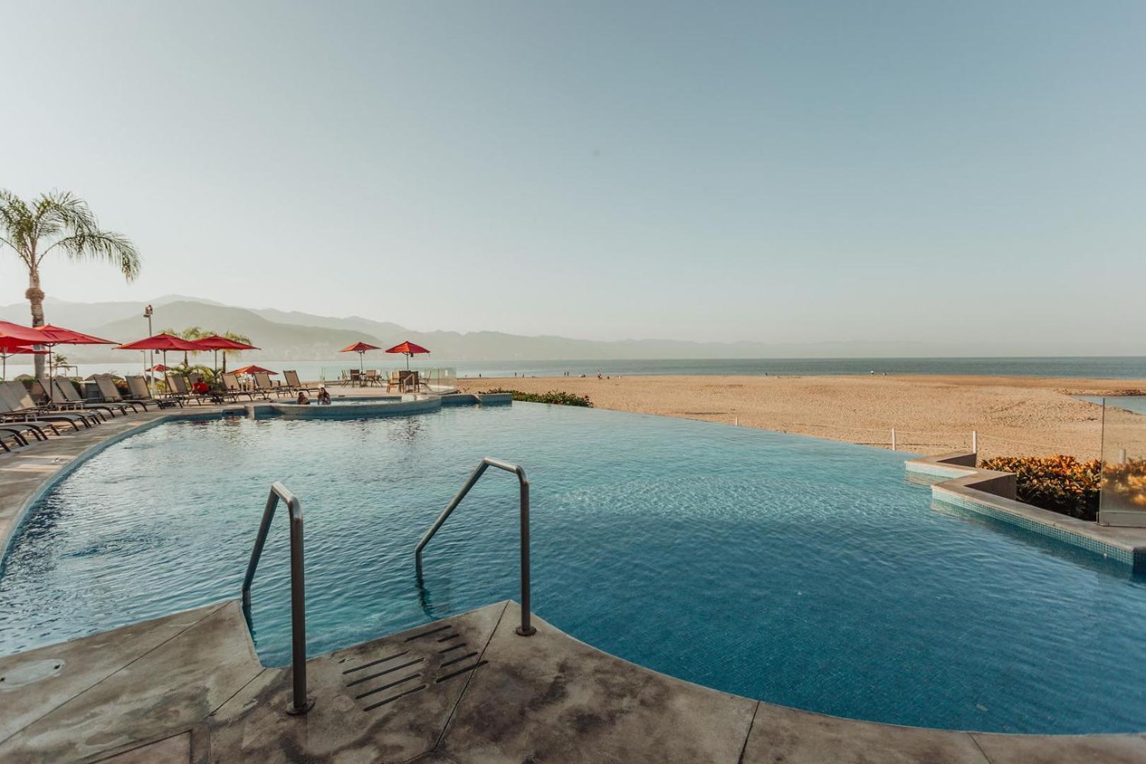 Grand Venetian Beachfront Condos Puerto Vallarta Eksteriør billede