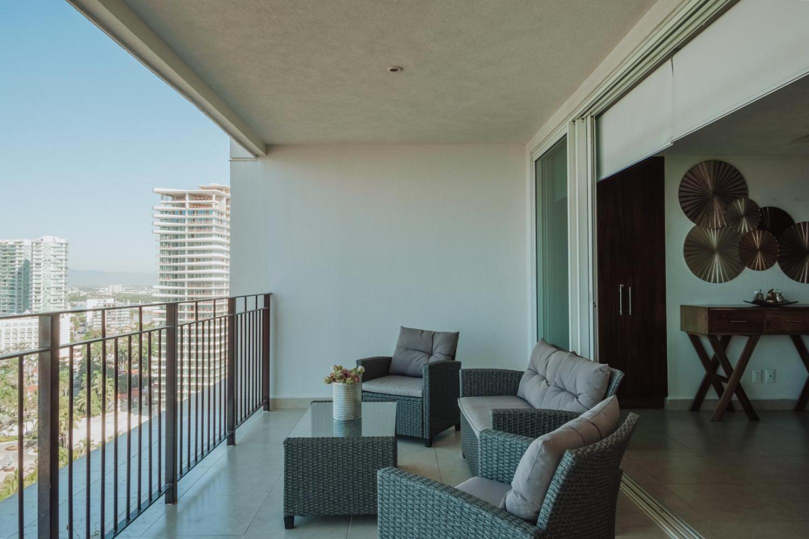 Grand Venetian Beachfront Condos Puerto Vallarta Eksteriør billede