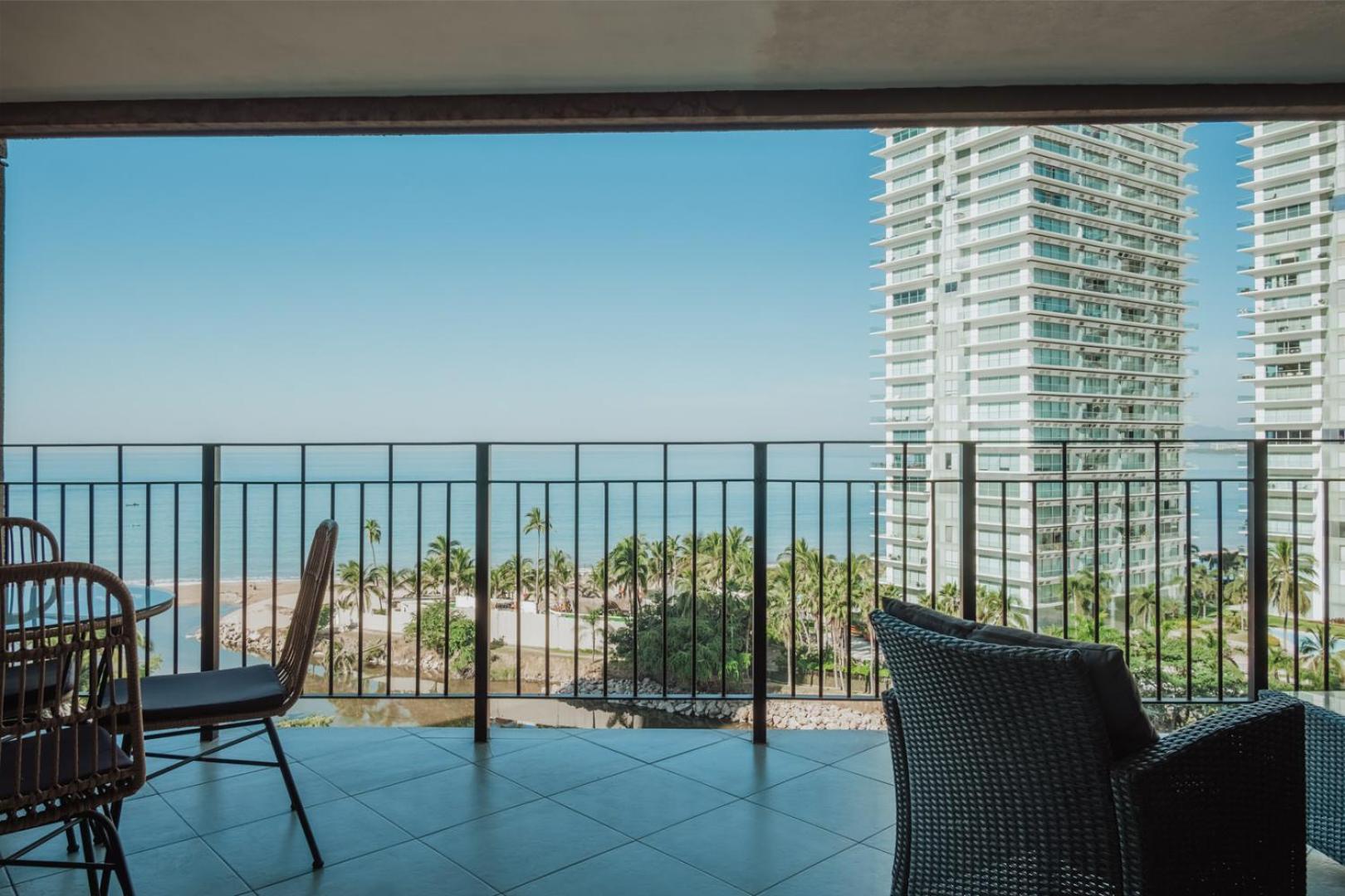 Grand Venetian Beachfront Condos Puerto Vallarta Eksteriør billede